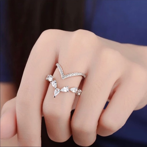 Jewelry - Elegant adjustable ring